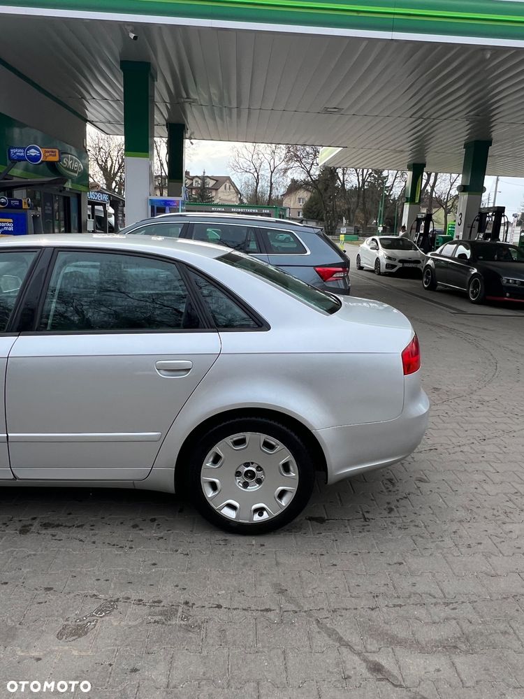 Audi A4 Limousine - 4