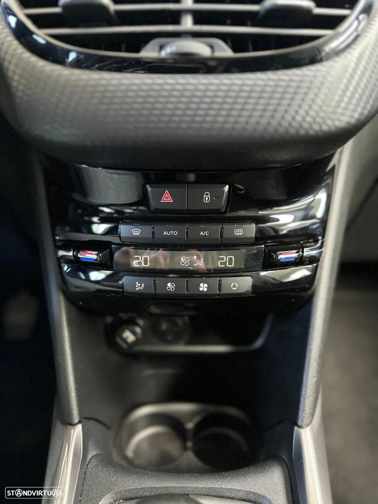 Peugeot 2008 1.2 PureTech Style - 12