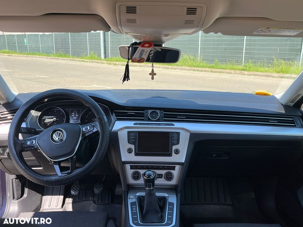 Volkswagen Passat 2.0 TDI Comfortline - 12