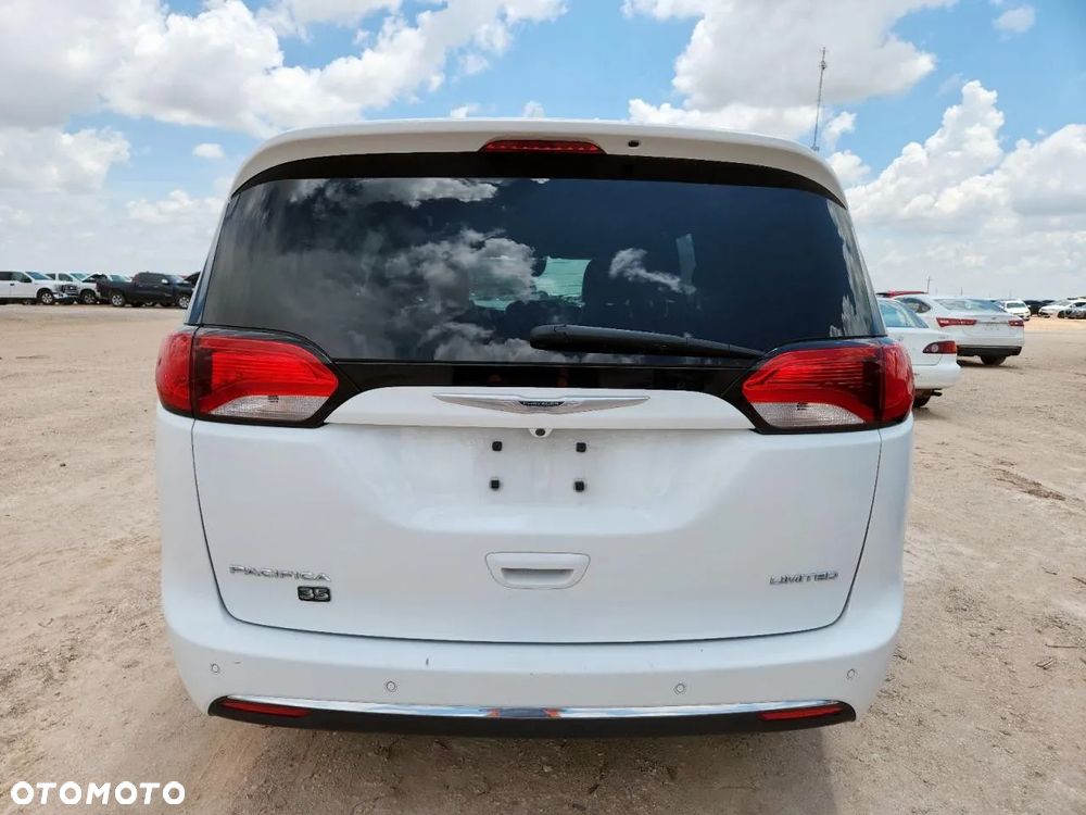 Chrysler Pacifica - 6