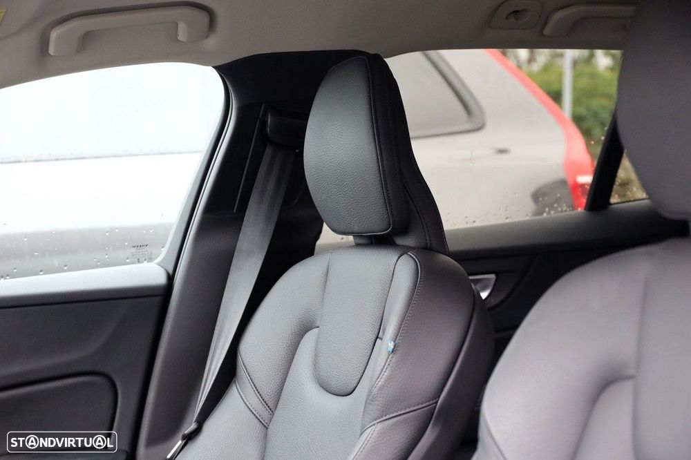 Volvo V60 2.0 T6 AWD TE Plus Dark - 11