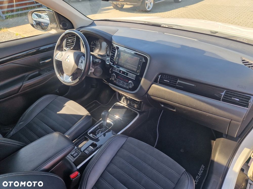 Mitsubishi Outlander 2.0 2WD CVT Diamant - 38
