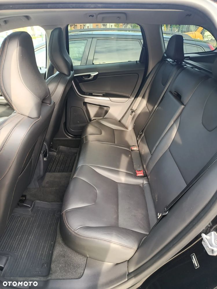 Volvo XC 60 T6 AWD Geartronic Momentum - 11