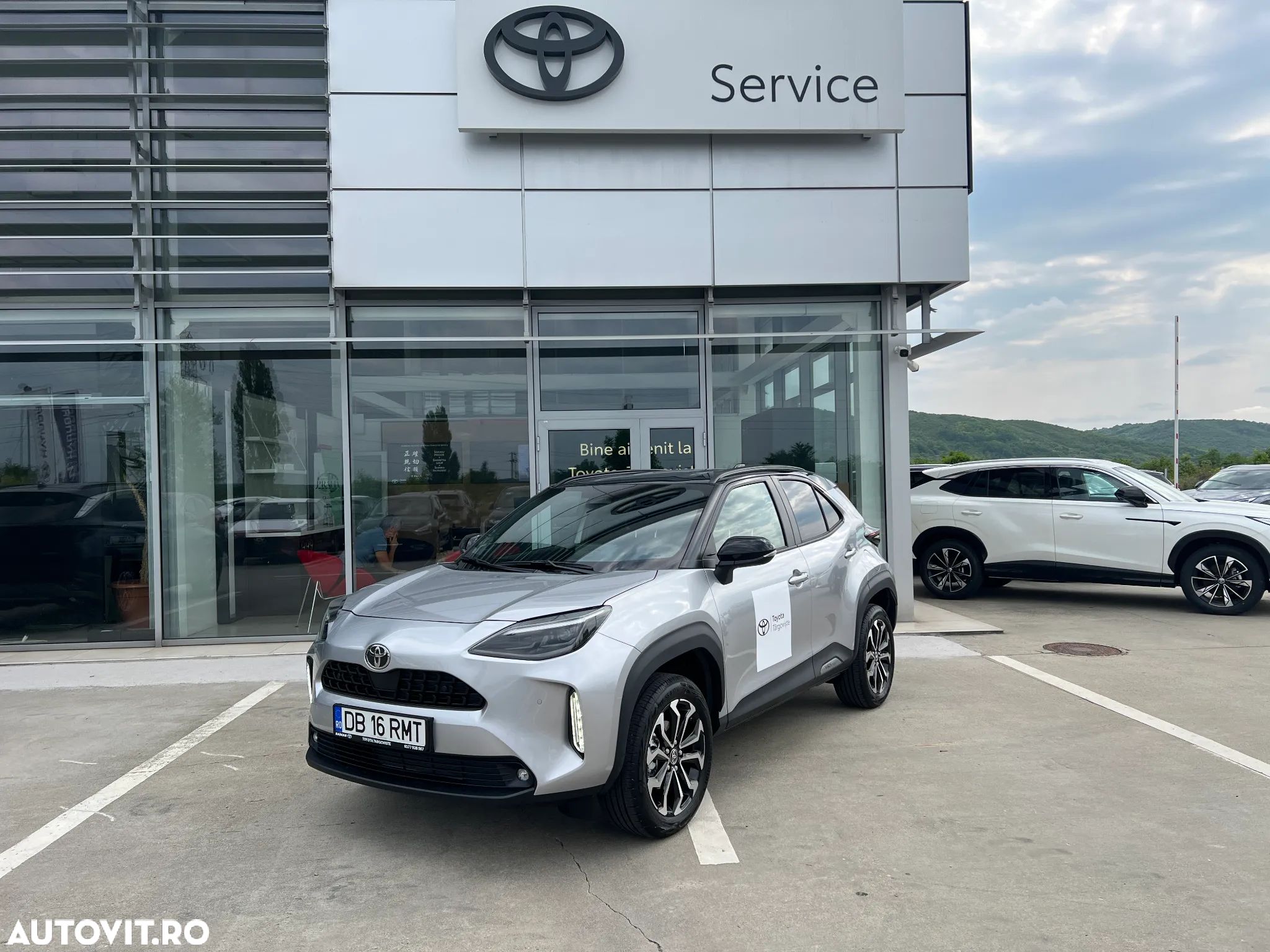 Toyota Yaris Cross 1.5 VVT-i HSD 4x4 Dynamic - 1