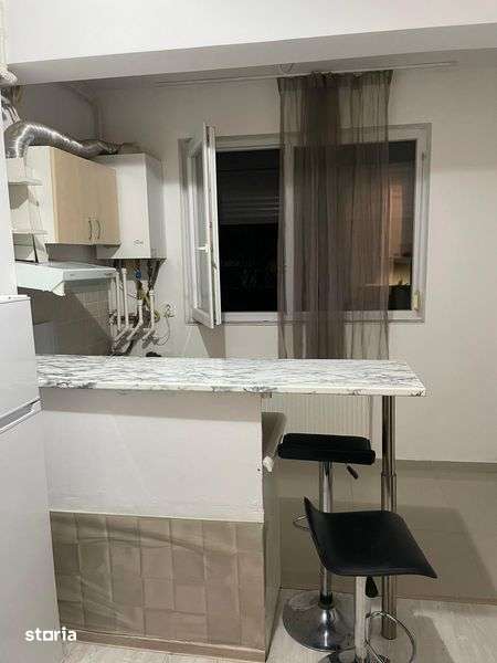 Apartament 2 camere . Militari aproape de metrou — fotografia 1