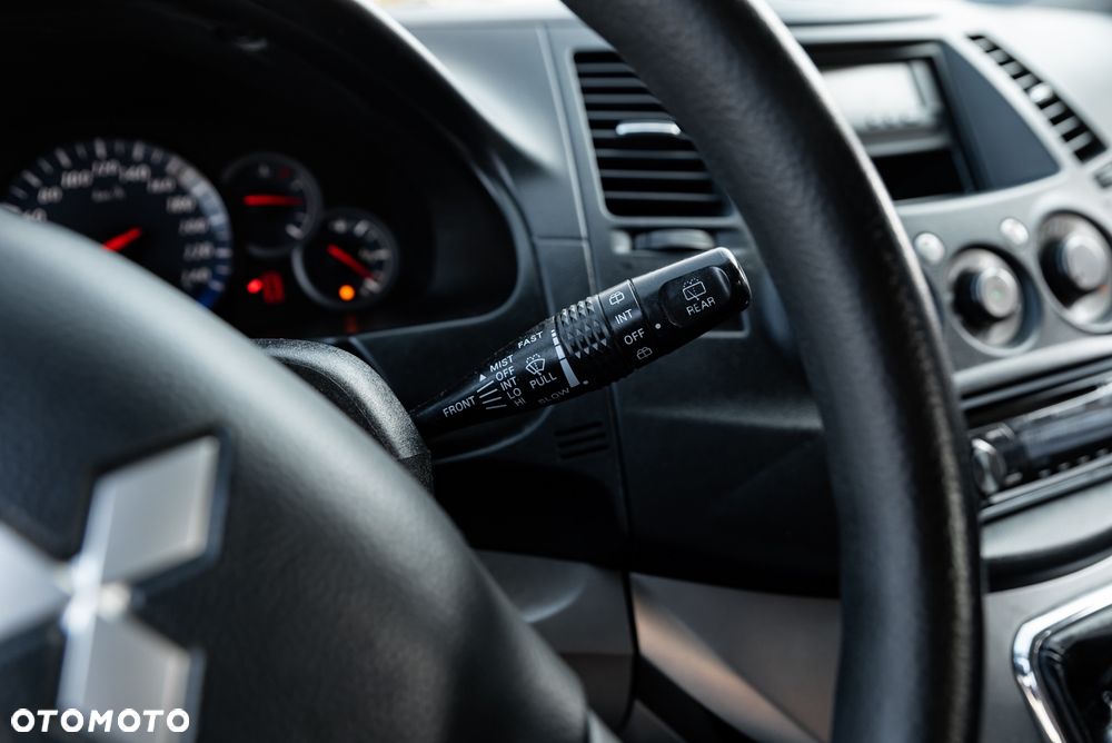 Mitsubishi Grandis 2.4 Invite - 31