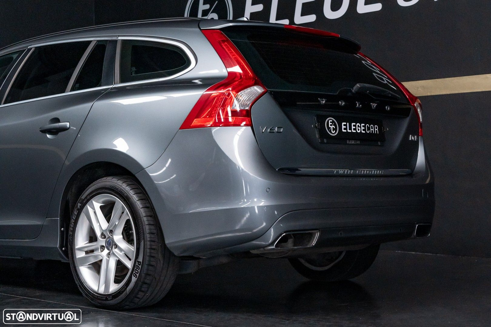 Volvo V60 2.4 D6 Momentum AWD Phev - 10