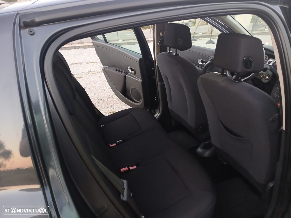 Renault Clio 1.2 16V Confort - 6