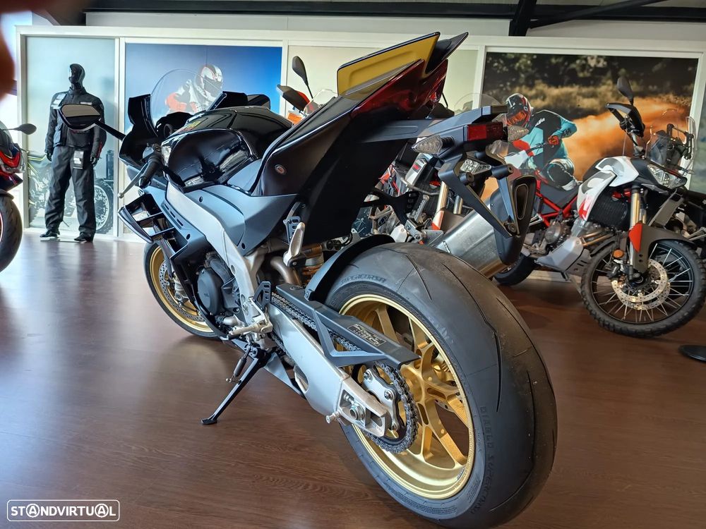 Aprilia RS V4 FACTORY - 6