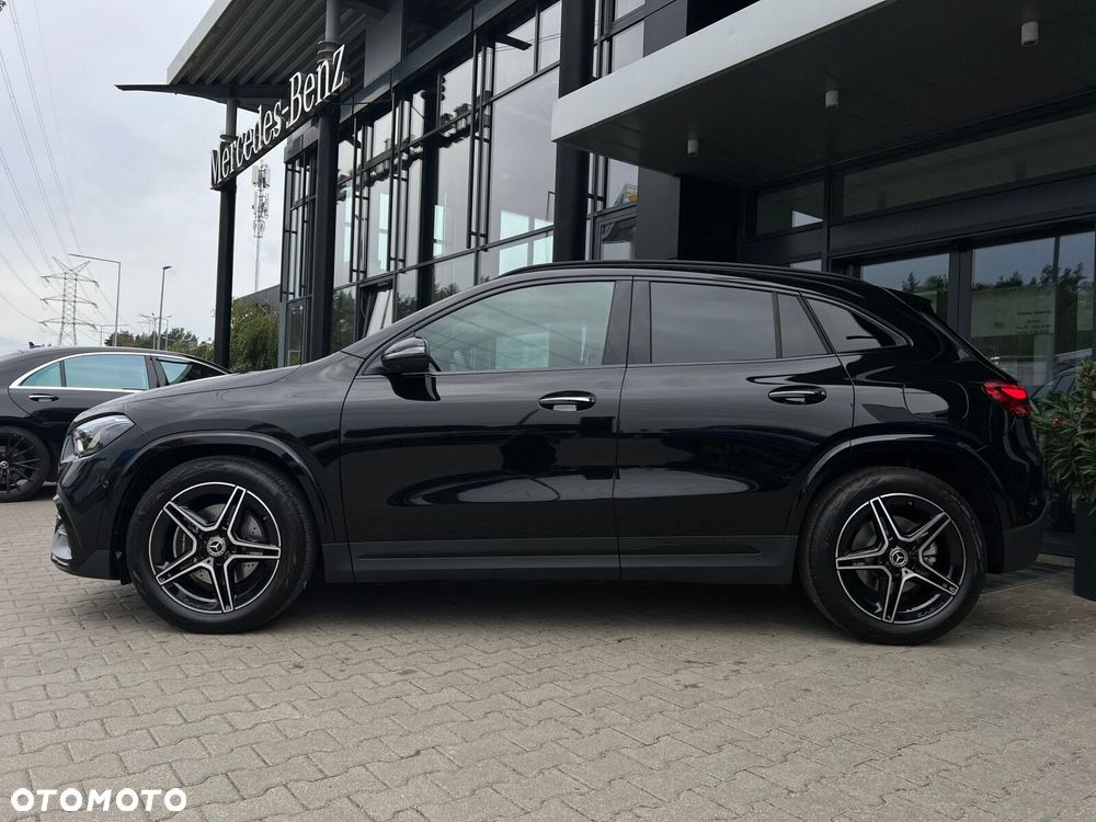 Mercedes-Benz GLA - 8