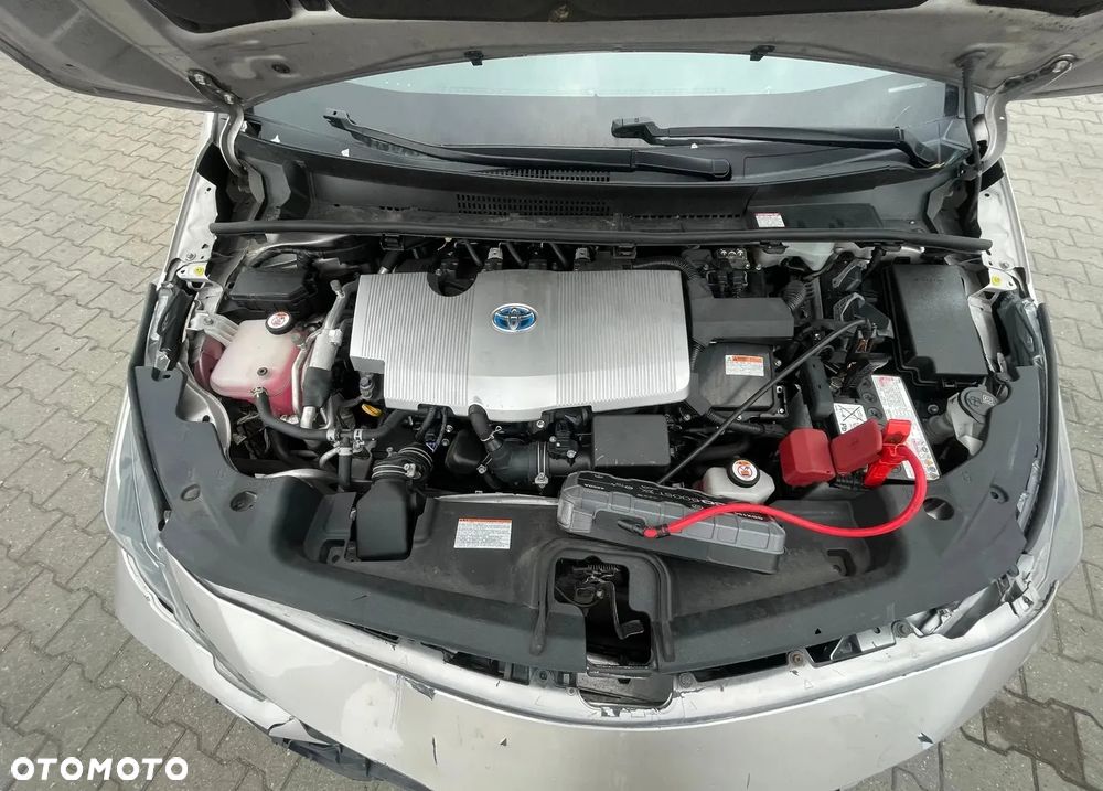 Toyota Prius ver-1-8-hybrid-executive - 9