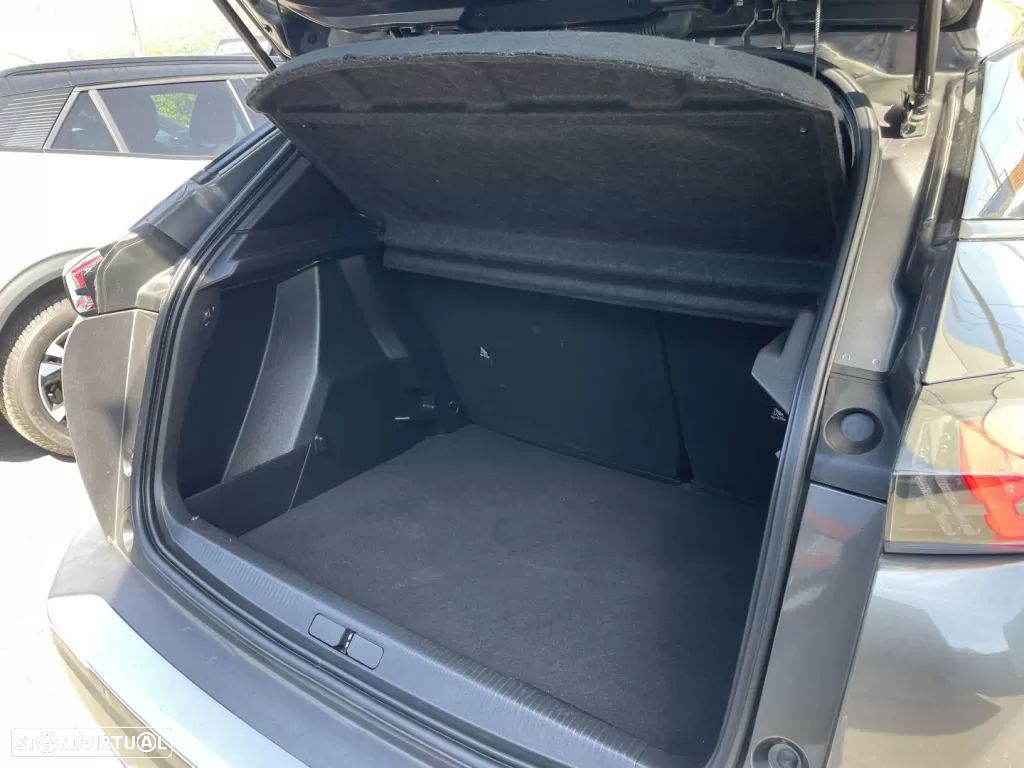 Peugeot 2008 1.2 PureTech Active EAT8 - 19