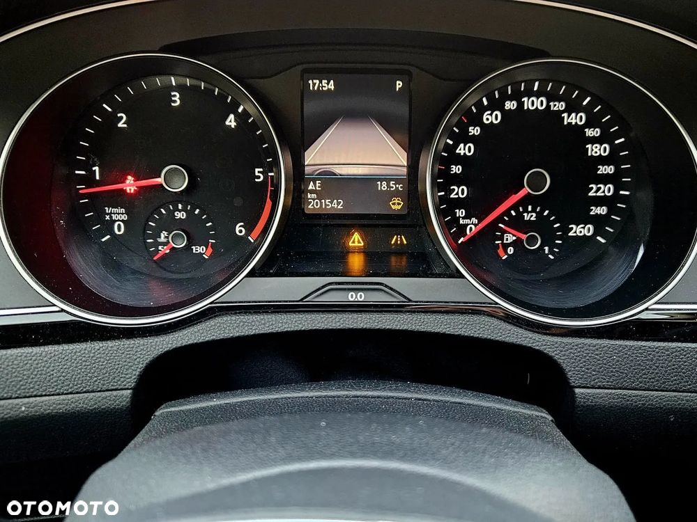 Volkswagen Passat - 14