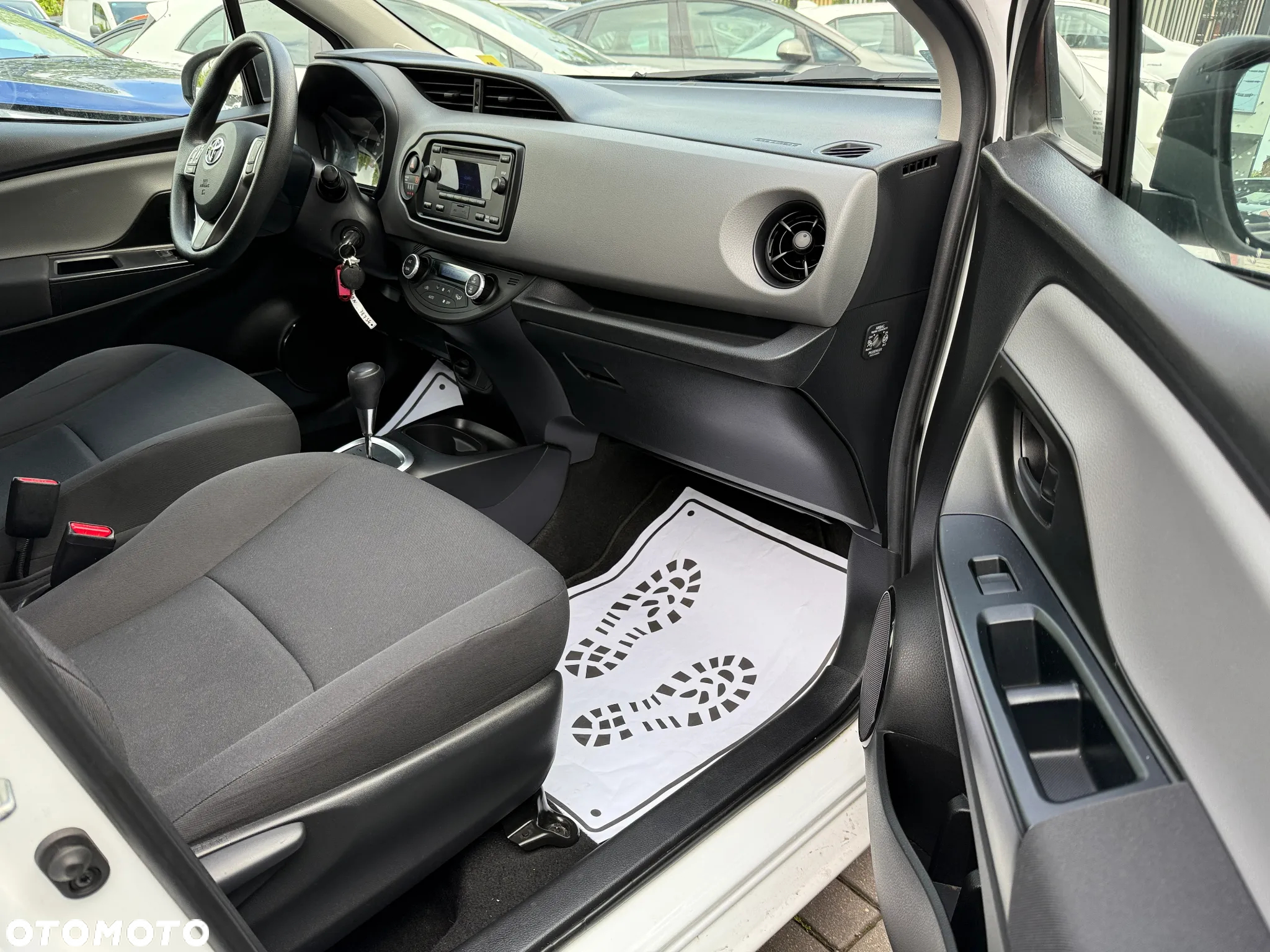 Toyota Yaris Hybrid 100 Active - 12