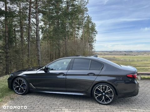 BMW Seria 5 M550i xDrive sport - 33