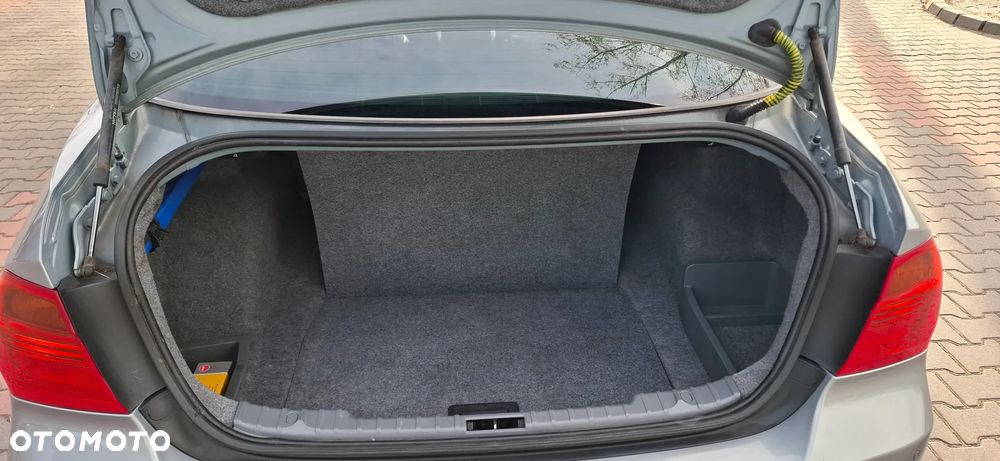 BMW Seria 3 330i - 13