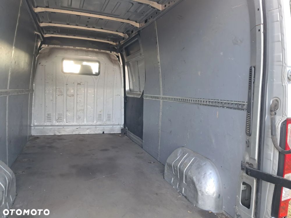 Nissan NV400 - 11