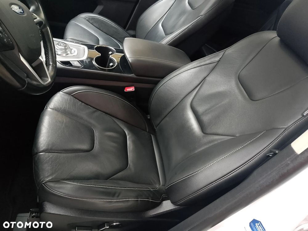 Ford S-Max 2.0 EcoBlue Titanium - 24
