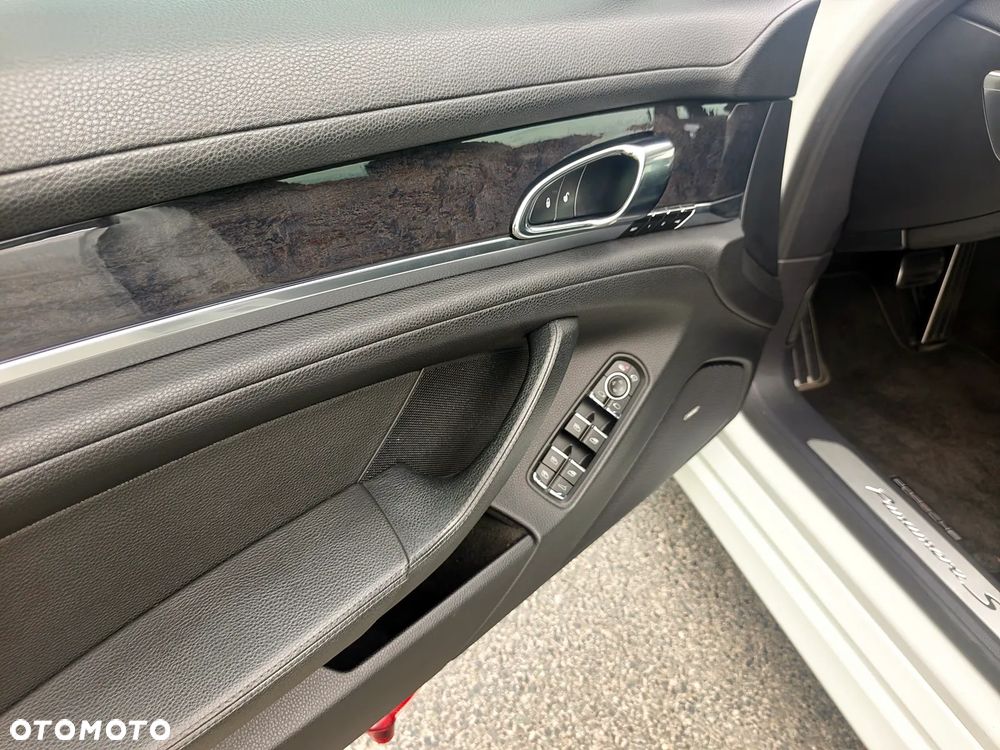 Porsche Panamera - 26