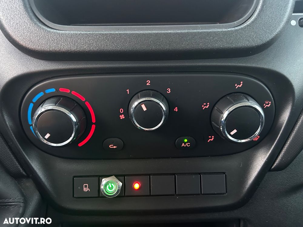 Iveco LIFT DE CONTAINER CU CARLIG 3.0 D - 29