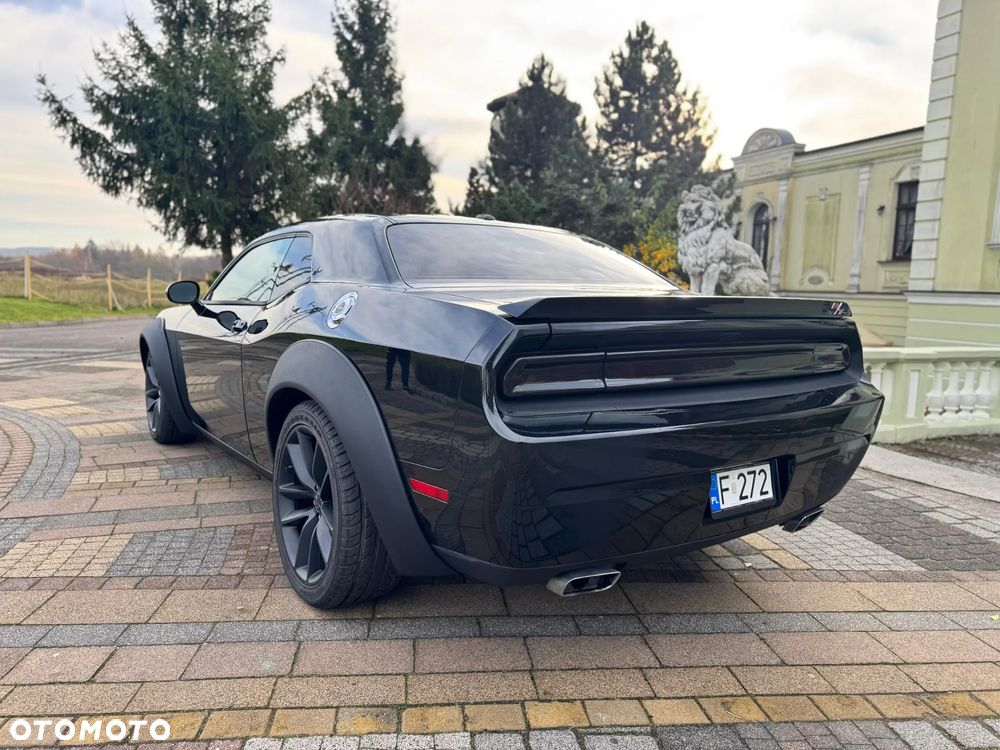 Dodge Challenger - 4