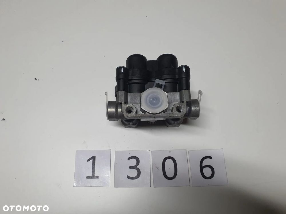 Zawór wielodrogowy czteroobwodowy Knorr-Bremse II38802FN00, AE4613 - 6