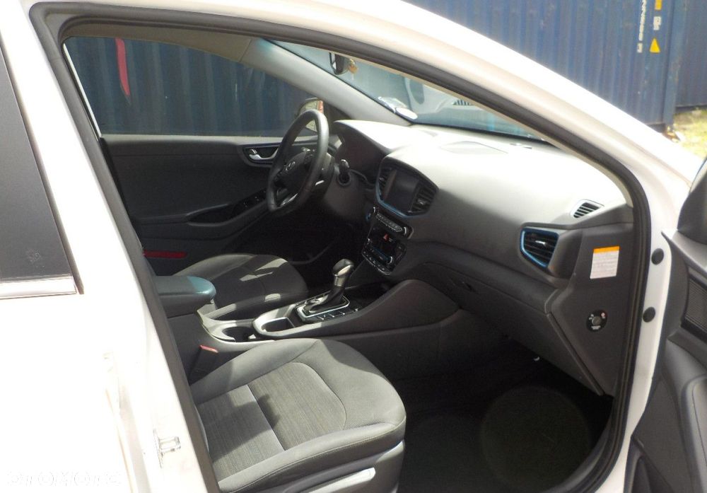 Hyundai IONIQ - 17