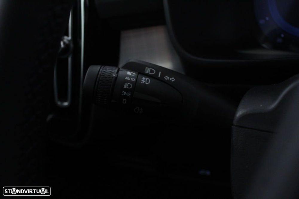 Volvo XC 40 2.0 B3 Plus Dark - 25