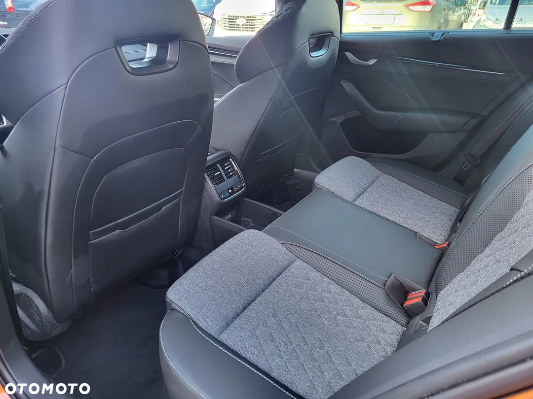 Skoda Octavia 2.0 TDI Sportline DSG - 20