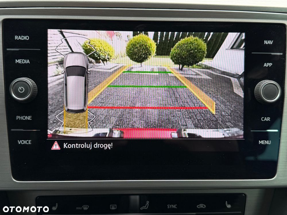 Volkswagen Passat 2.0 TDI SCR DSG Business - 31