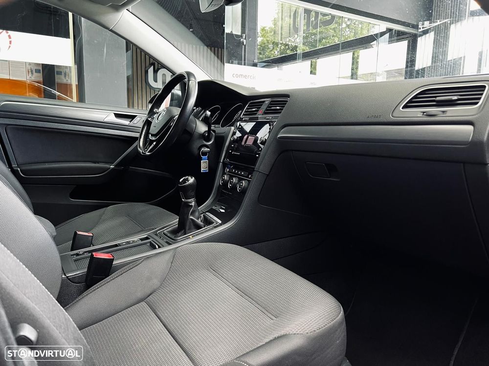 VW Golf 1.6 TDI Confortline - 16