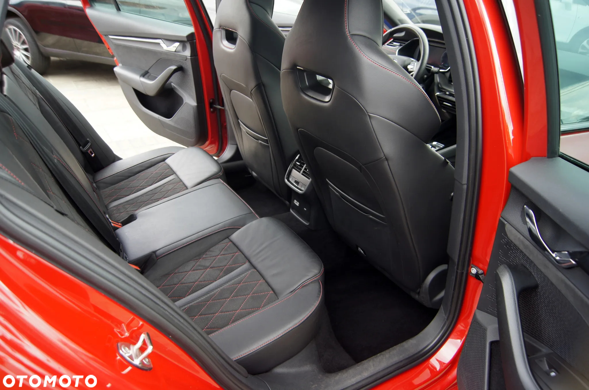 Skoda Octavia Combi 2.0 TSI DSG RS - 13