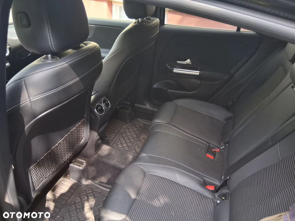 Mercedes-Benz GLA - 16