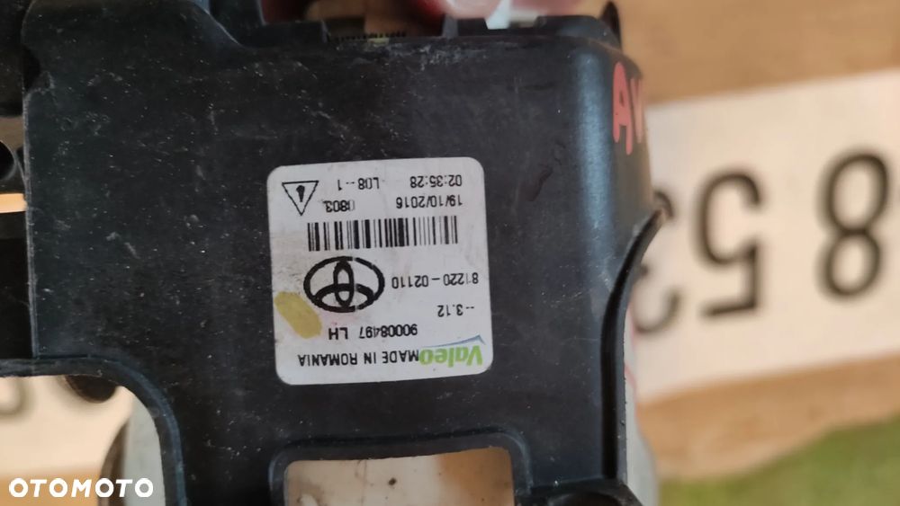 Lewy halogen Toyota Avensis T-27 - 2