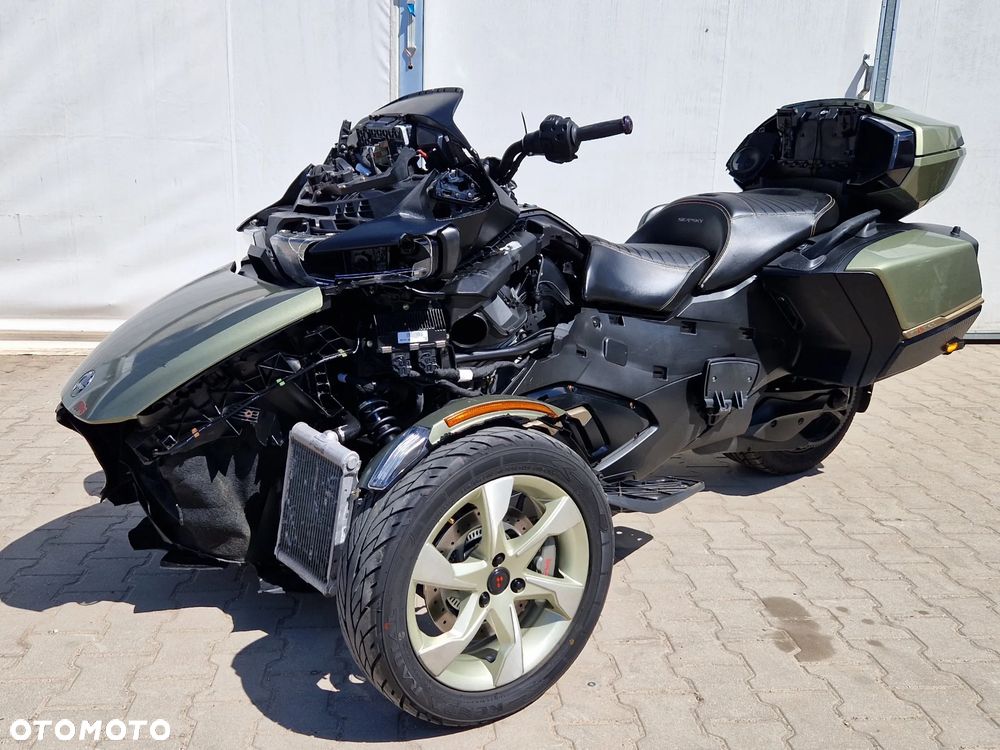 Can-Am Spyder - 2