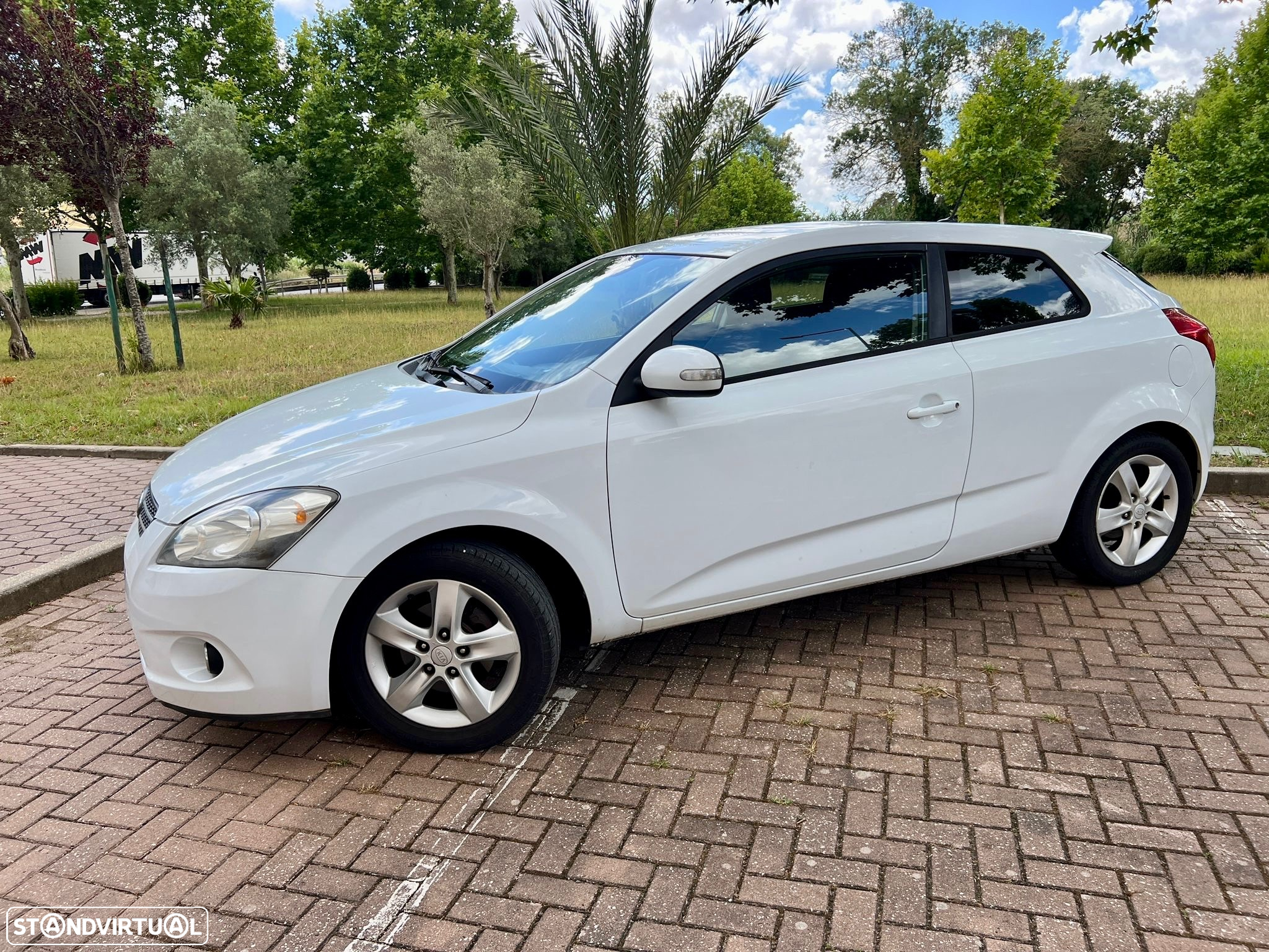 Kia Ceed S Coupé 1.6 CRDi EX - 2