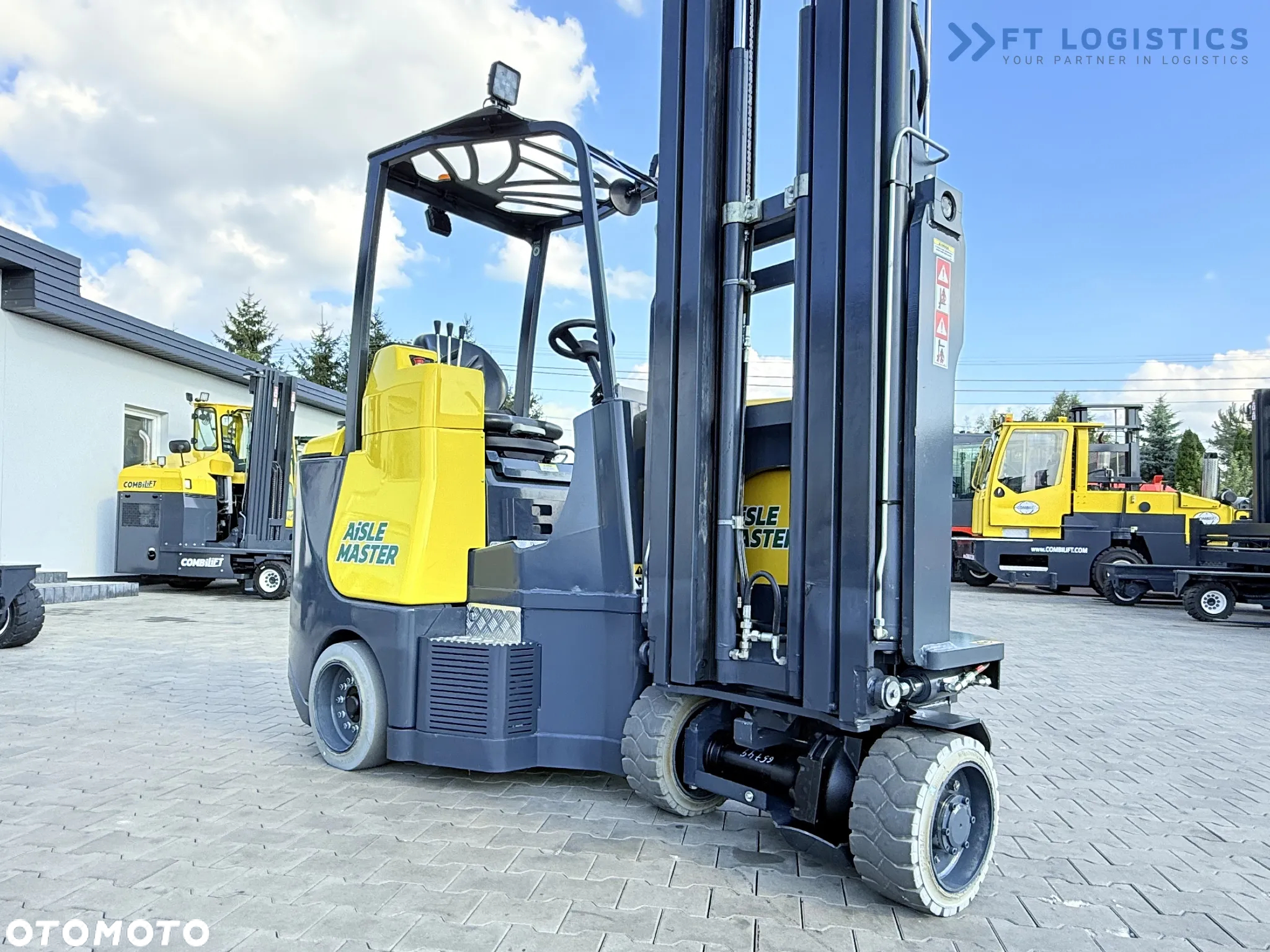 Combilift AISLE MASTER 20SHE / PRZEGUBOWY WÓZEK WIDŁOWY / TRIPLEX 8500MM / ELEKTRYCZNY / WOLNY SKOK / PRZESUW WIDEŁ / NOWE OPONY / JEDYNE 1176H / STAN IDEALNY / Szeroka oferta wózków czterokierunkowych i bocznych, dopasowanych do różnorodnych potrzeb i zastosowań - 29