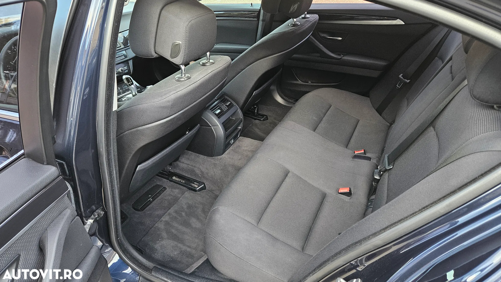 BMW Seria 5 525d xDrive - 13