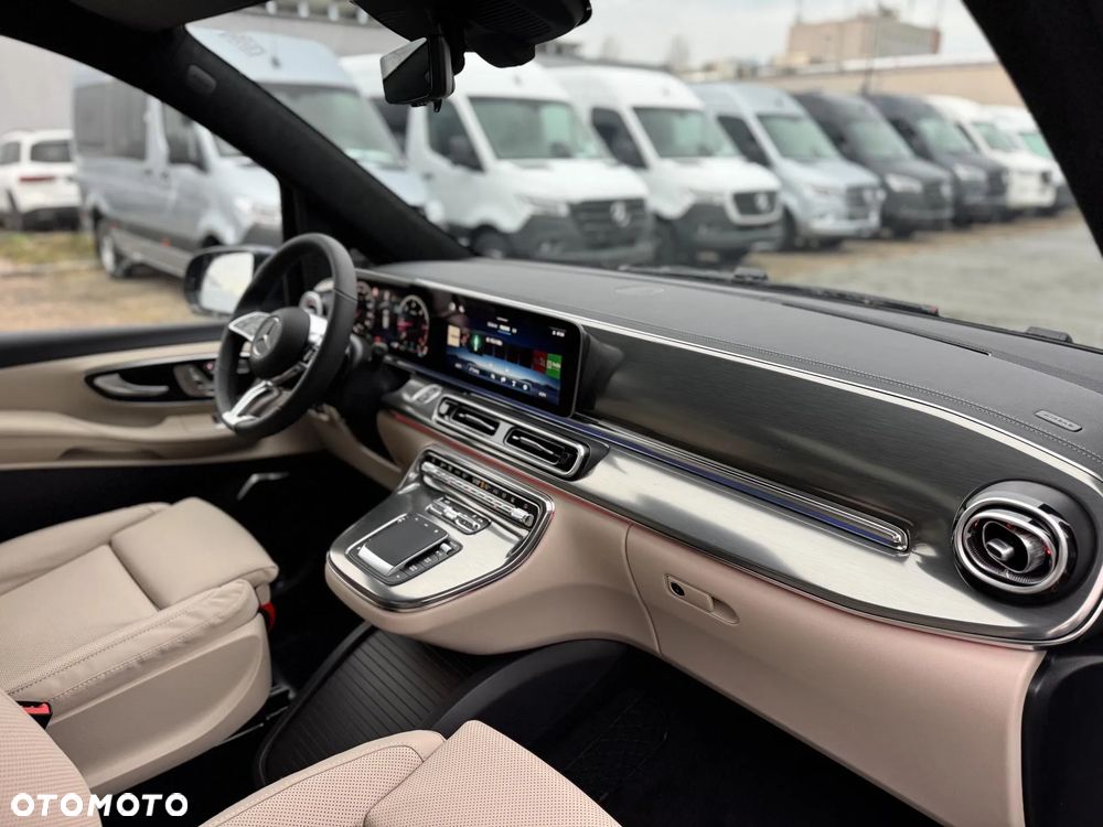 Mercedes-Benz Klasa V - 12