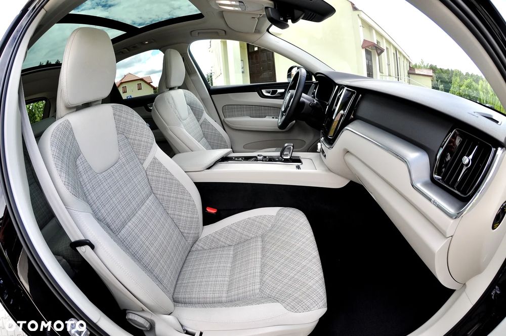 Volvo XC 60 T6 Plug-In Hybrid AWD Core - 27