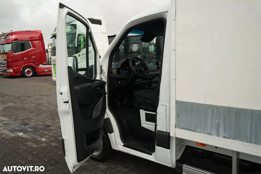 Mercedes-Benz SPRINTER / CAROSERIE TIP BOX - 4,3 M / LIFT HIDRAULIC DHOLLANDIA - 750 KG / ROȚI SPATE DUBLE / 3 LOCURI / IMPORT / EURO 6 - 23