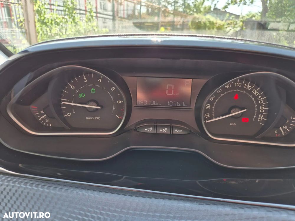 Peugeot 2008 1.2 PureTech Turbo EAT6 S&S Active - 11