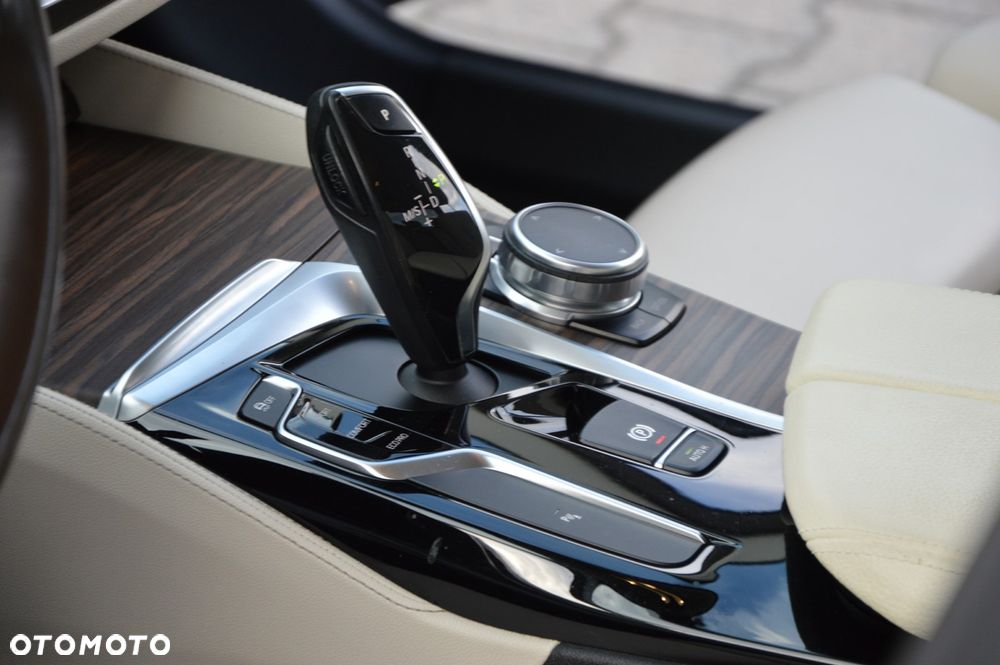 BMW Seria 5 520d xDrive Luxury Line - 24