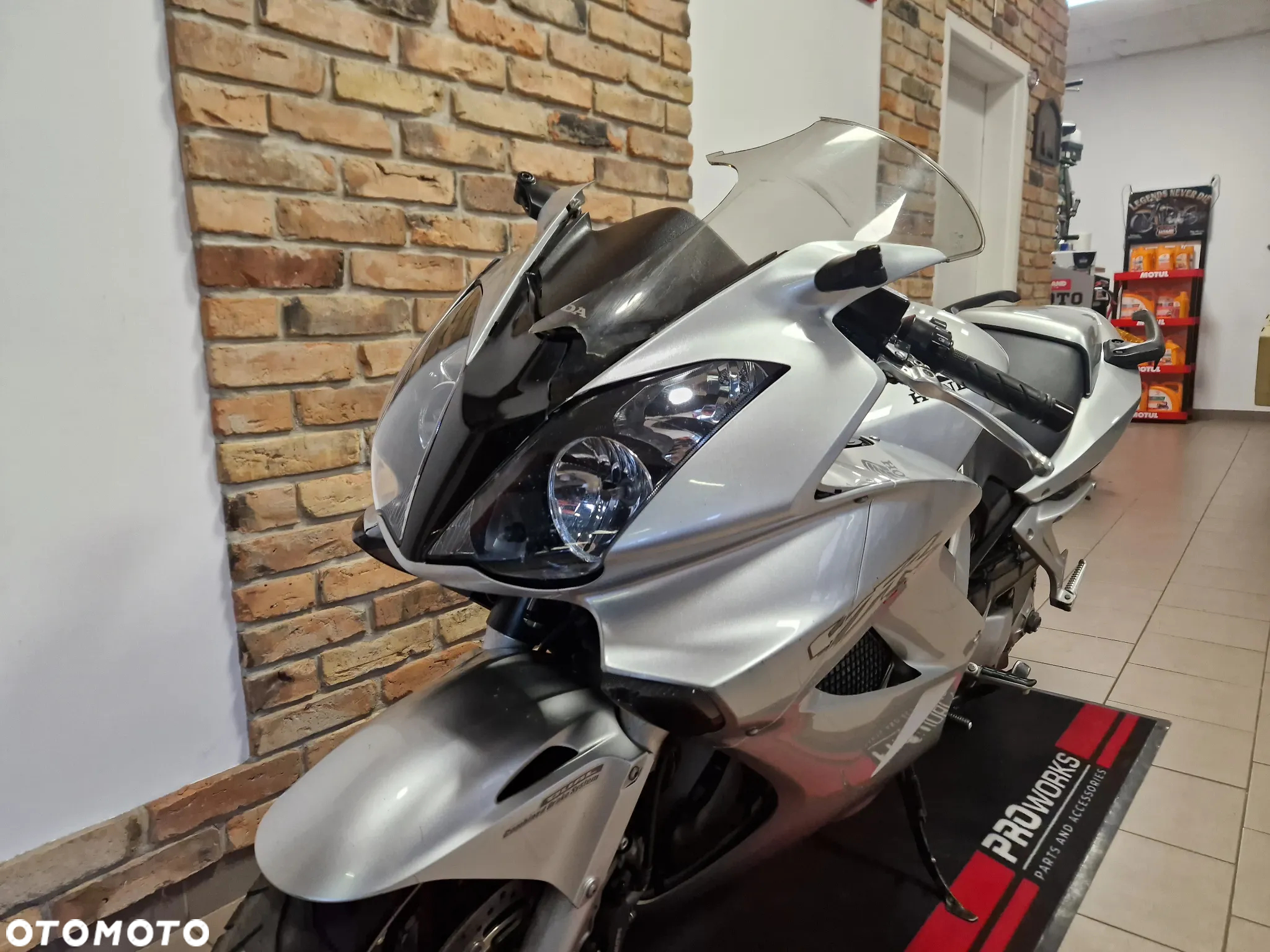 Honda VFR - 29