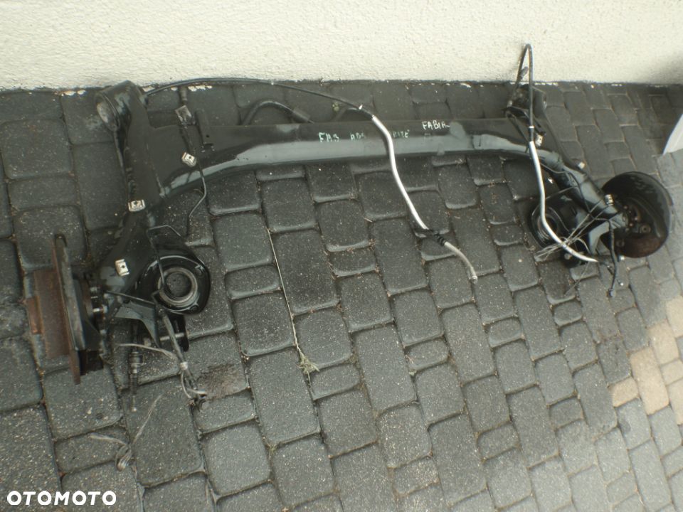 piasta zwrotnica łożysko abs  zawieszenia tył tylne skoda fabia I jak nowa - 1