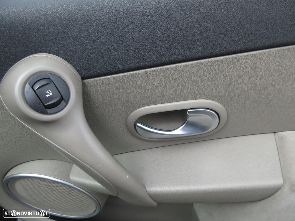 Renault Clio 1.2 16V Dynamique Luxe - 24