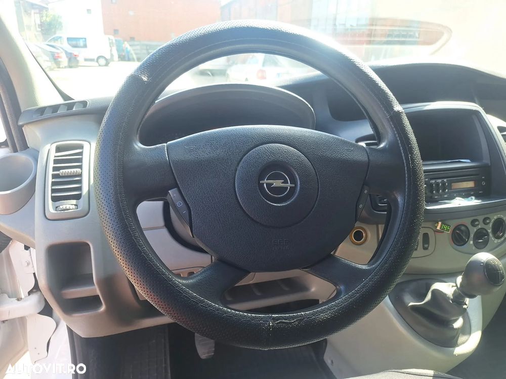 Opel Vivaro - 8