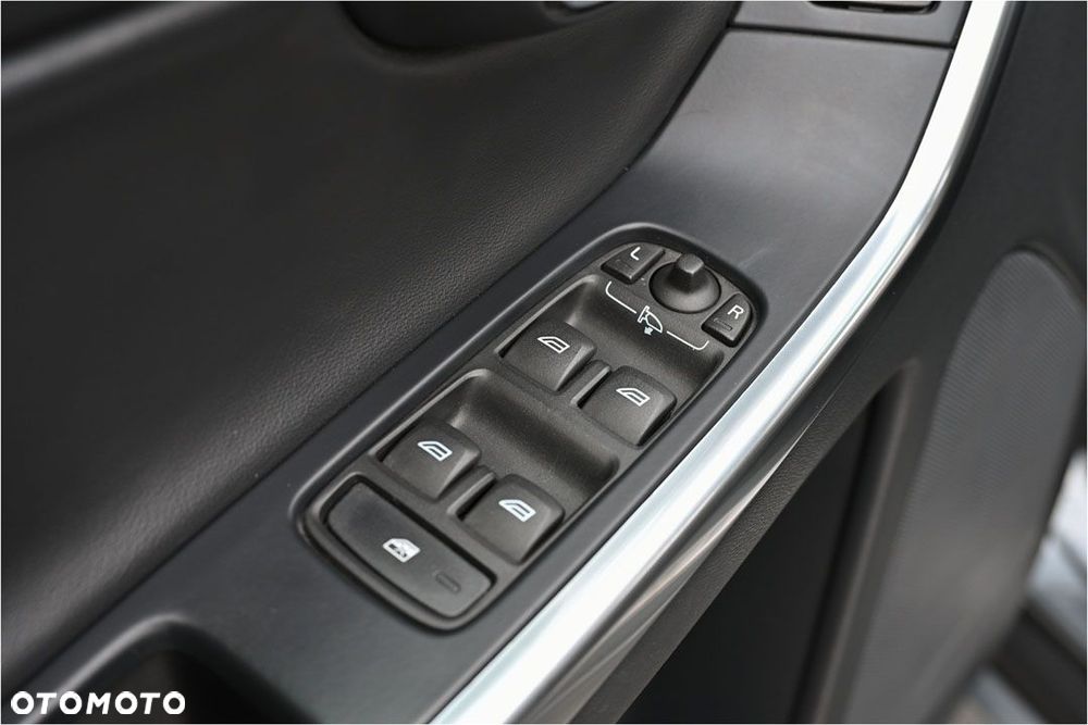 Volvo XC 60 D4 Drive-E R-Design Momentum - 29