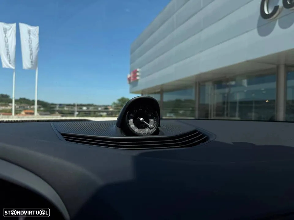 Porsche Taycan 4 - 22