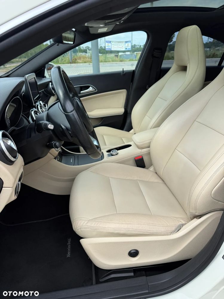 Mercedes-Benz CLA 250 7G-DCT - 17